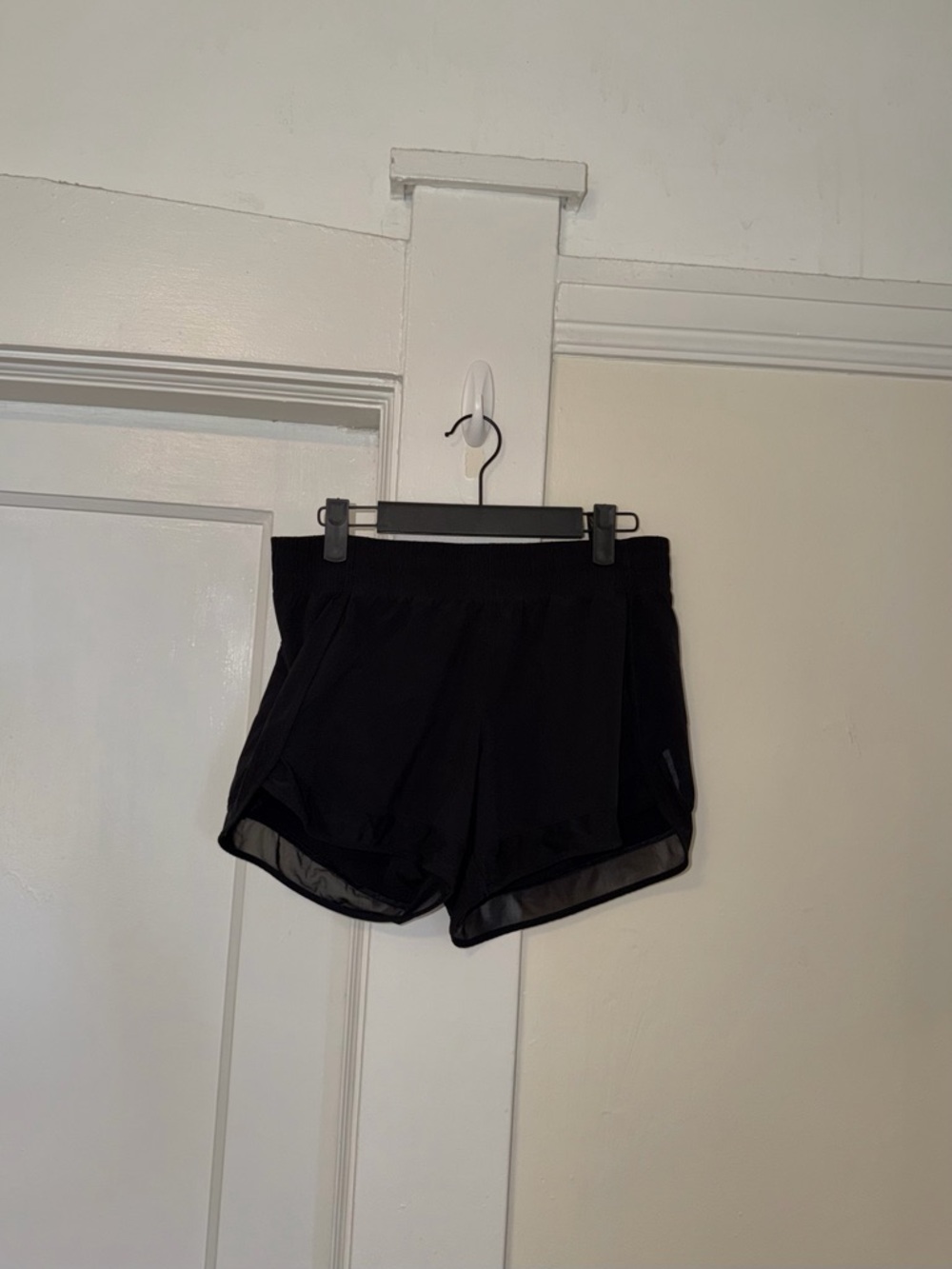 Athleta Mesh Racer Run Mid Rise 4" Short - Picture 6 of 12